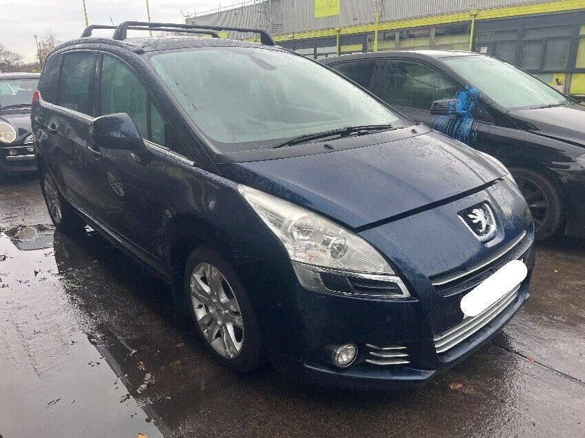 2010 PEUGEOT 5008