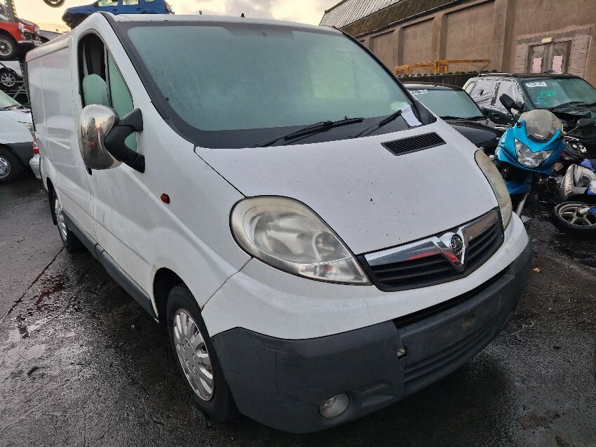 2005 VAUXHALL VIVARO