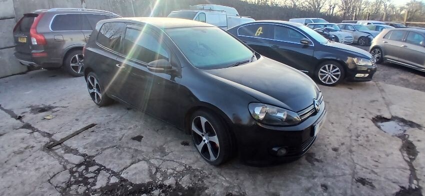 2011 VOLKSWAGEN GOLF