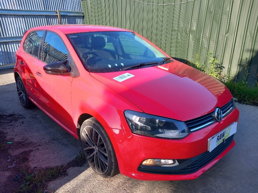 2015 VOLKSWAGEN POLO