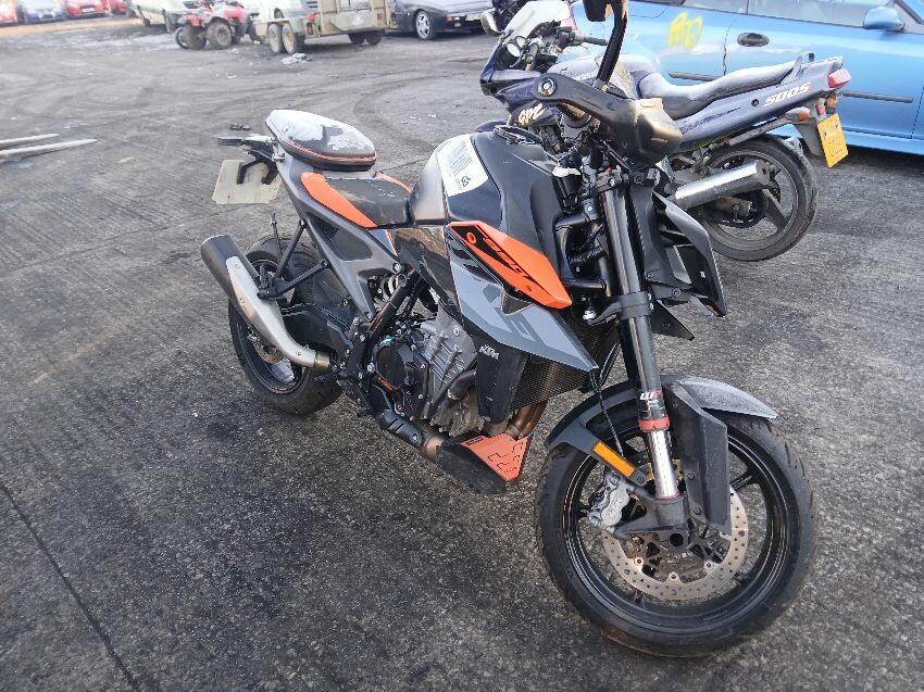 2025 KTM 990 DUKE