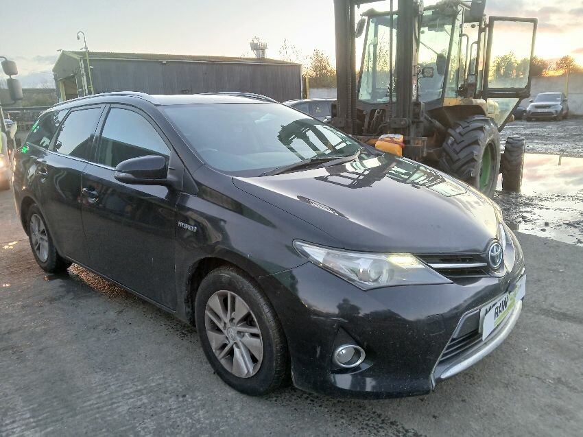 2015 TOYOTA AURIS