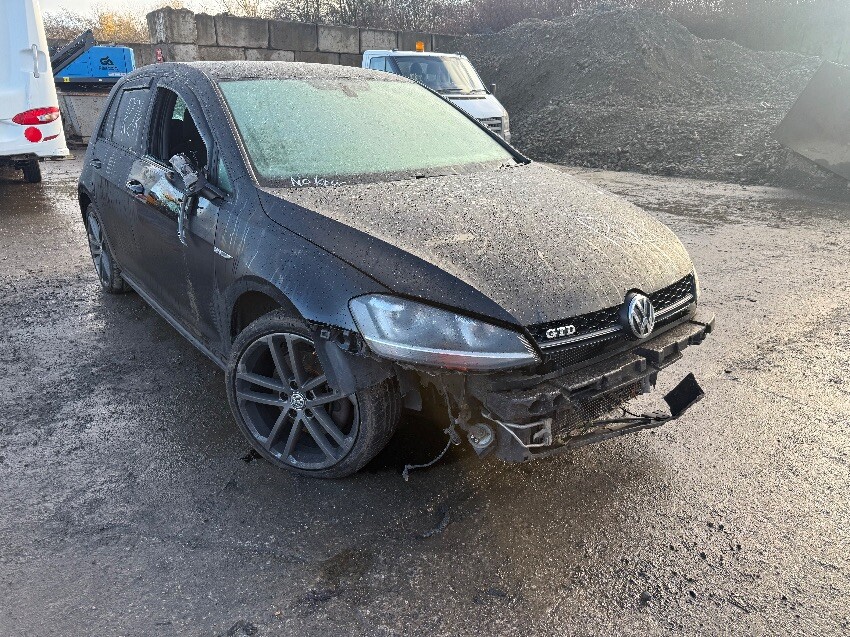 2013 VOLKSWAGEN GOLF