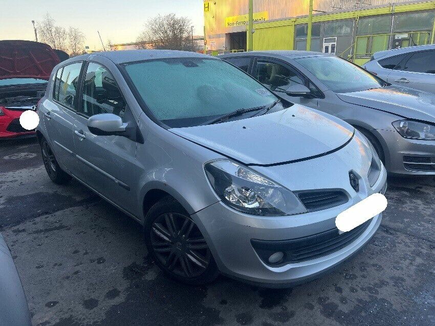 2011 RENAULT CLIO