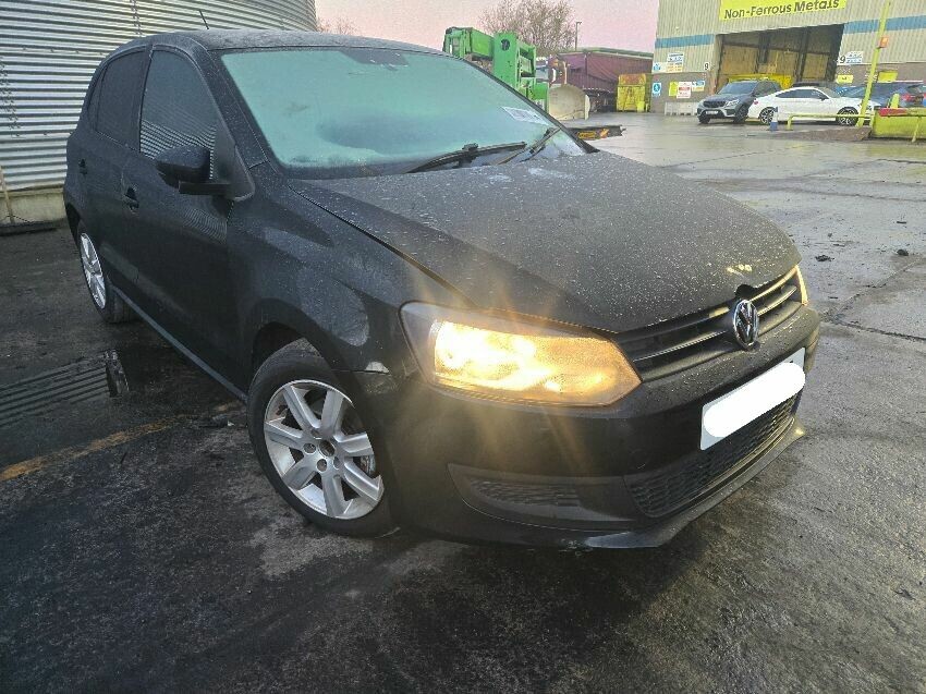 2011 VOLKSWAGEN POLO