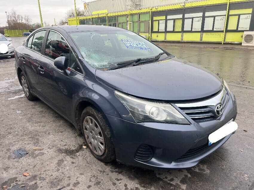 2012 TOYOTA AVENSIS