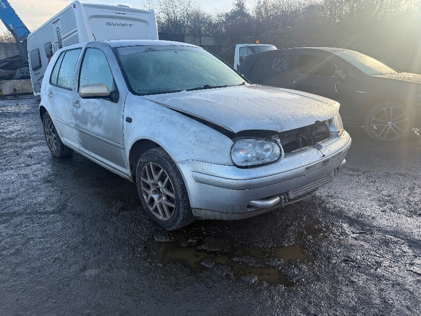 2002 VOLKSWAGEN GOLF