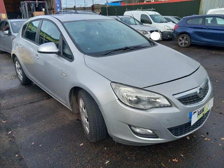 2011 VAUXHALL ASTRA