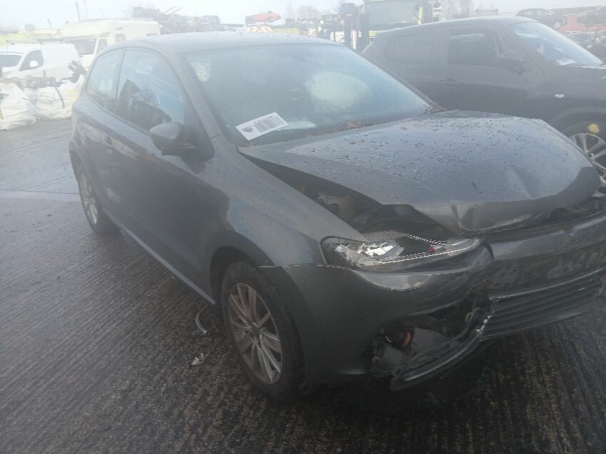 2014 VOLKSWAGEN POLO