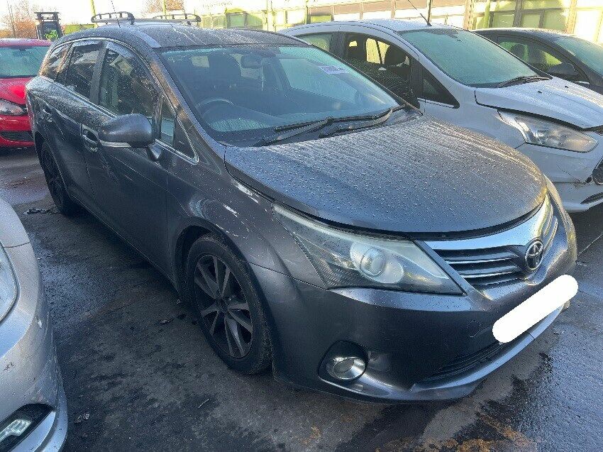 2013 TOYOTA AVENSIS