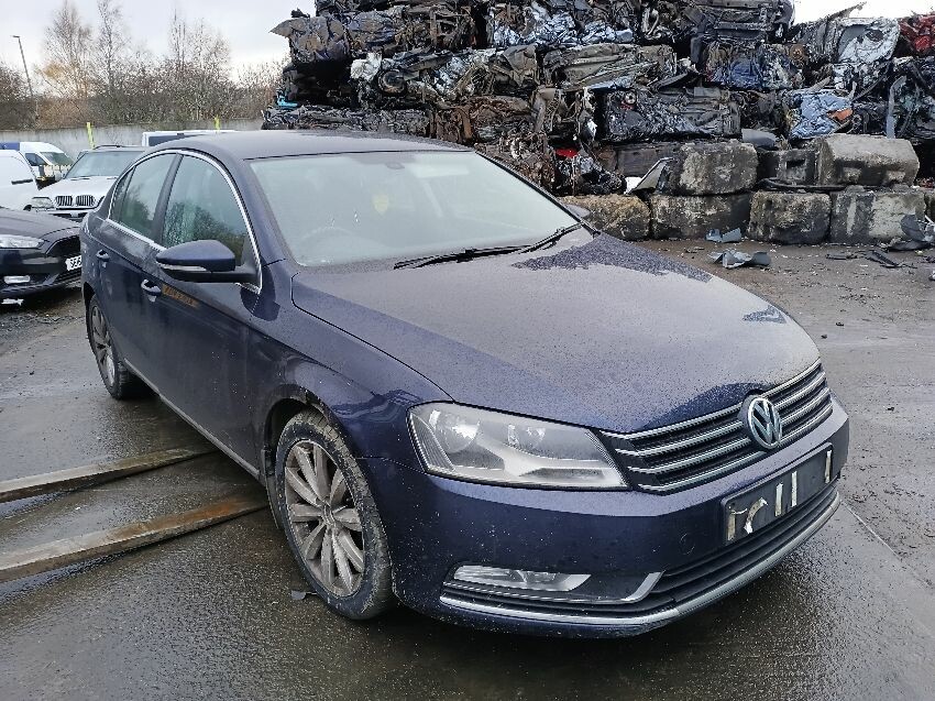 2012 VOLKSWAGEN PASSAT