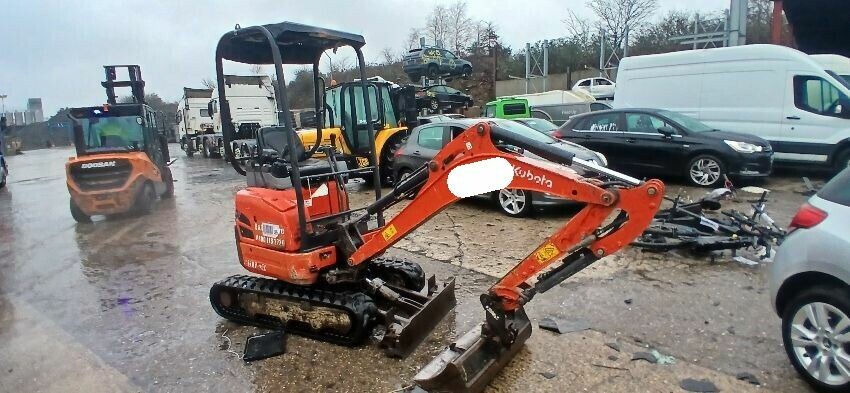  LIGHT KUBOTA MINI DIGGER