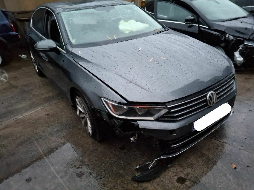 2016 VOLKSWAGEN PASSAT