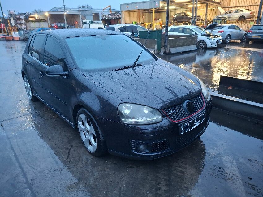 2005 VOLKSWAGEN GOLF