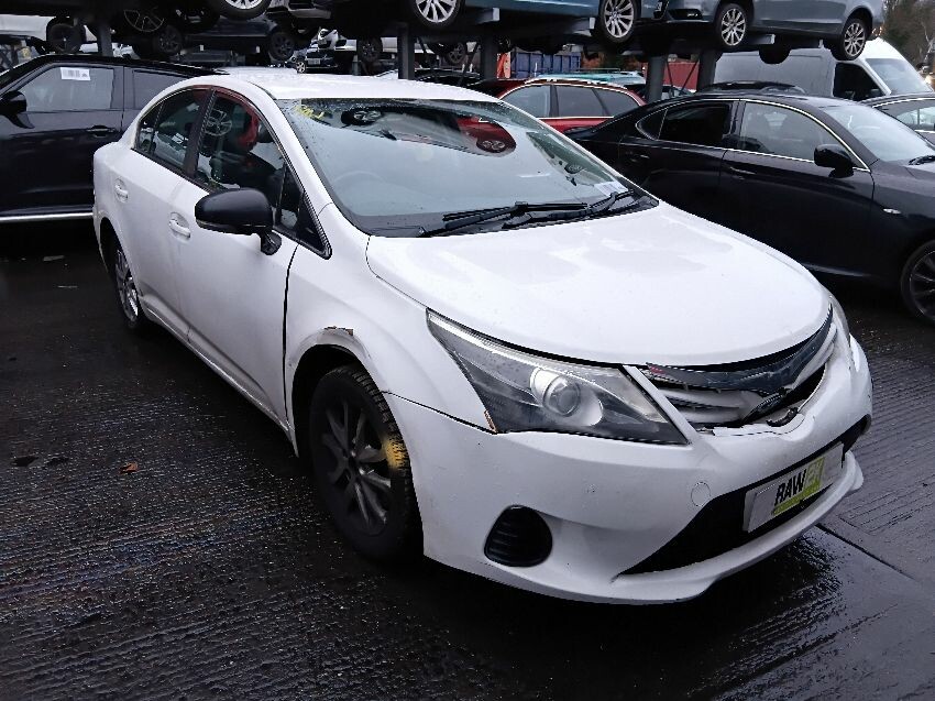 2013 TOYOTA AVENSIS