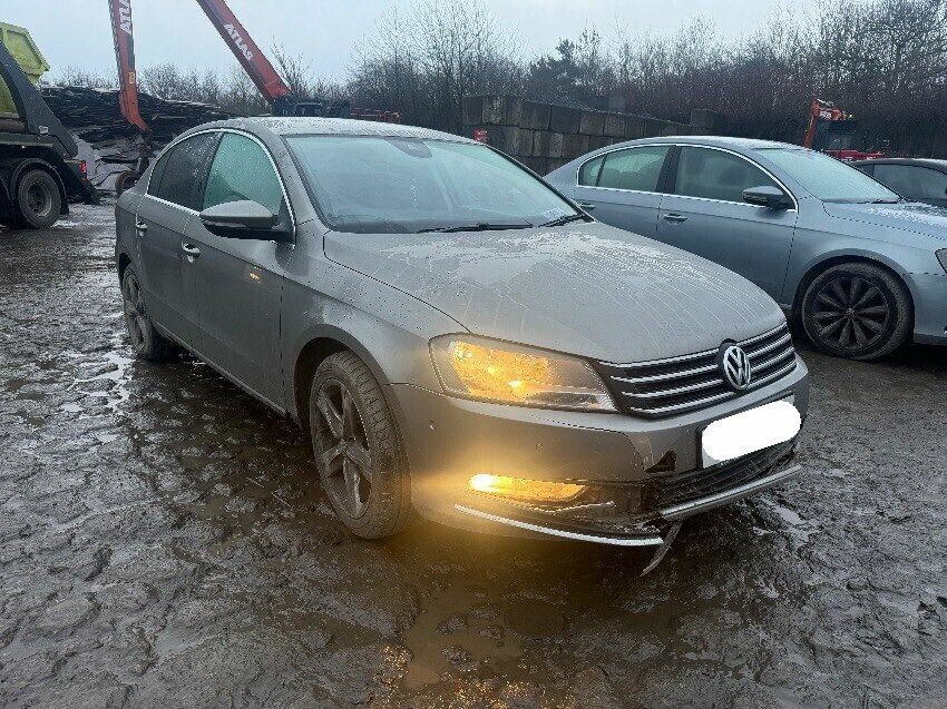 2012 VOLKSWAGEN PASSAT