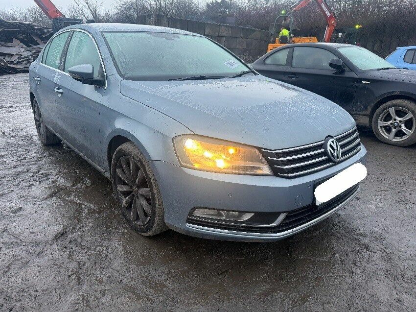 2012 VOLKSWAGEN PASSAT