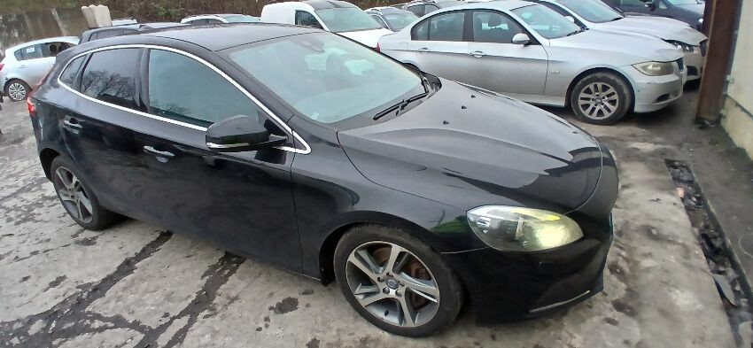 2016 VOLVO V40