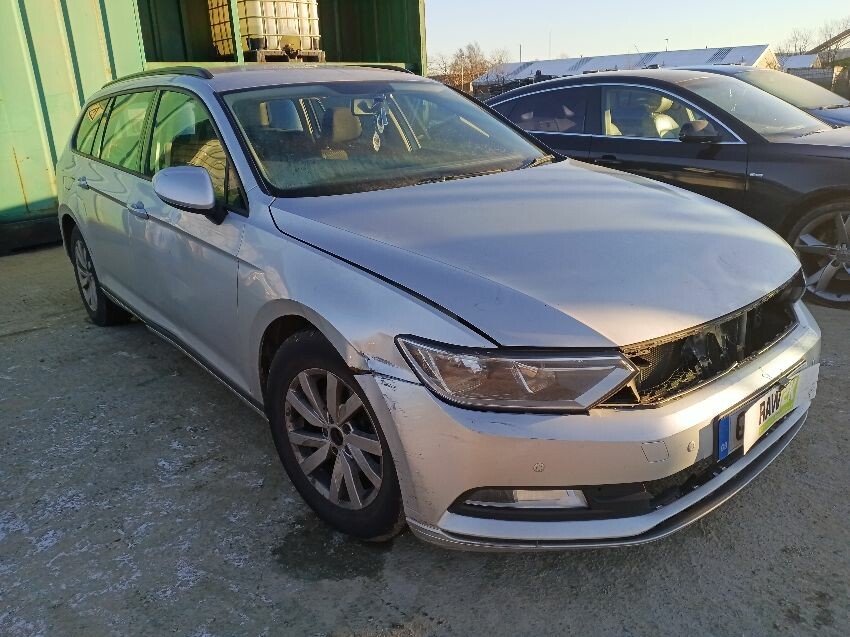 2016 VOLKSWAGEN PASSAT