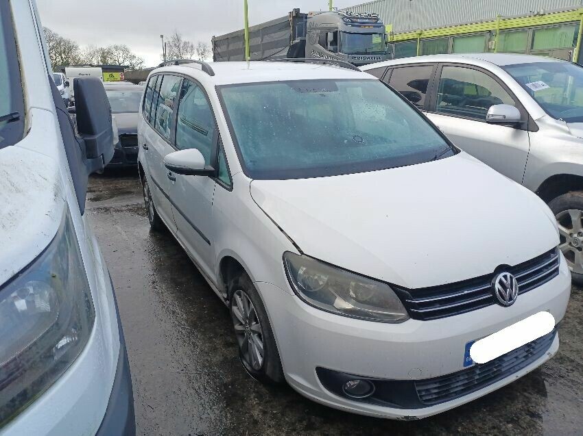 2011 VOLKSWAGEN TOURAN
