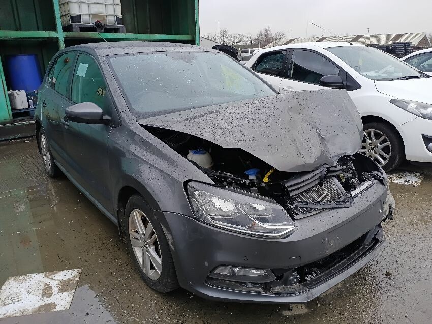 2016 VOLKSWAGEN POLO