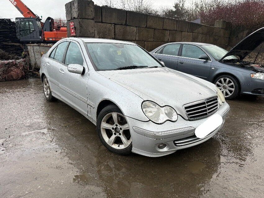 2004 MERCEDES C-CLASS