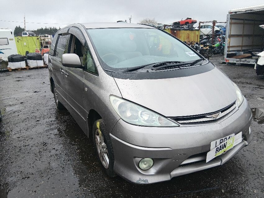 2004 TOYOTA ESTIMA