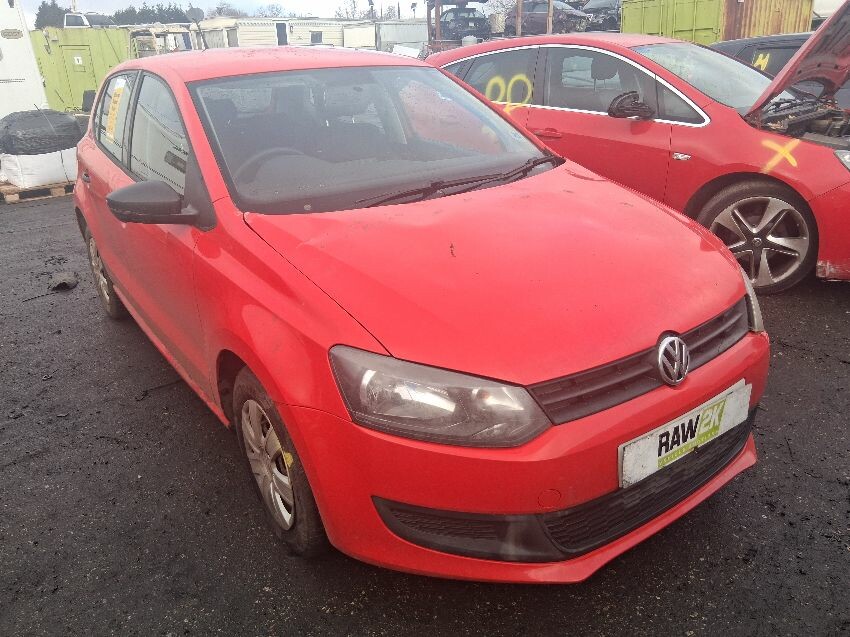 2013 VOLKSWAGEN POLO