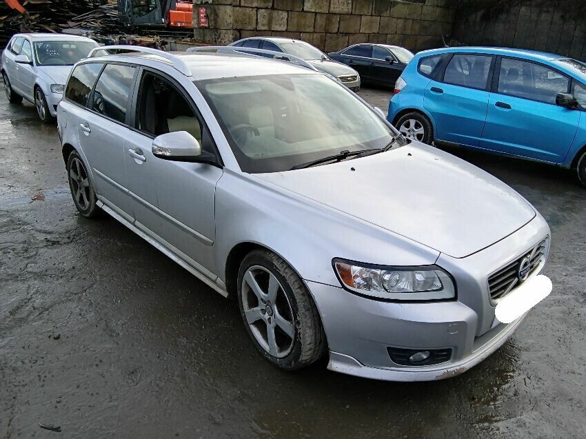 2011 VOLVO V50