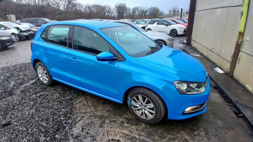 2014 VOLKSWAGEN POLO