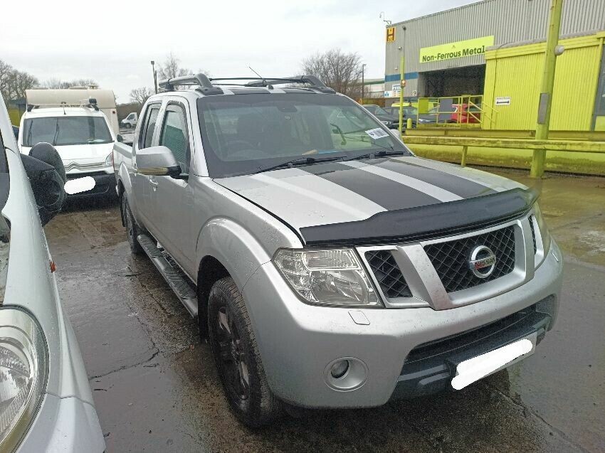 2010 NISSAN NAVARA