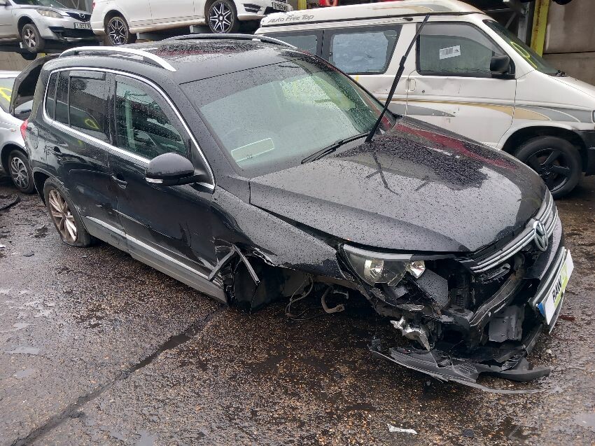 2012 VOLKSWAGEN TIGUAN