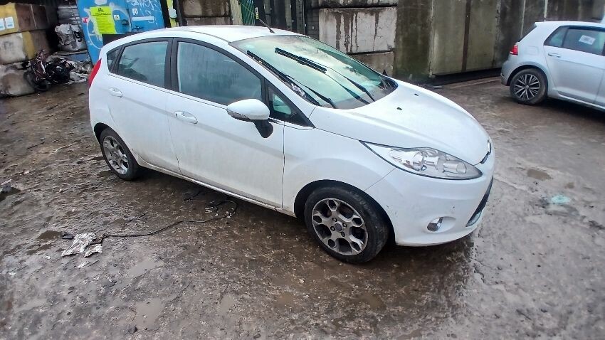 2011 FORD FIESTA