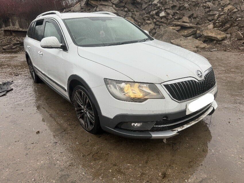2014 SKODA SUPERB