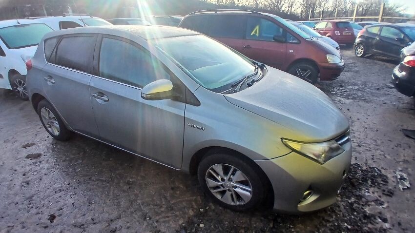 2015 TOYOTA AURIS