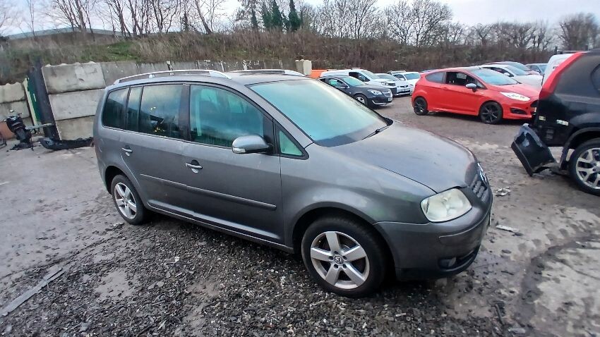 2006 VOLKSWAGEN TOURAN