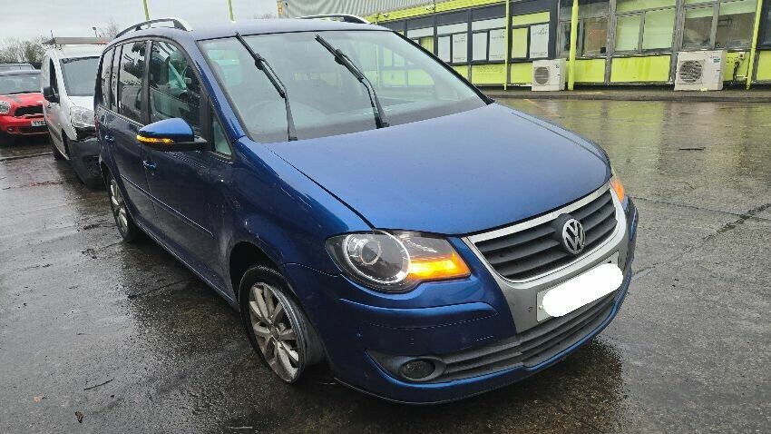 2010 VOLKSWAGEN TOURAN