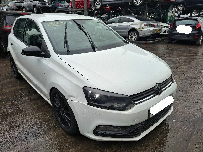 2014 VOLKSWAGEN POLO