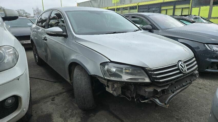 2013 VOLKSWAGEN PASSAT