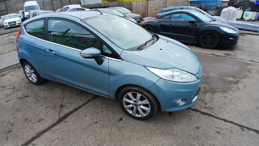 2010 FORD FIESTA