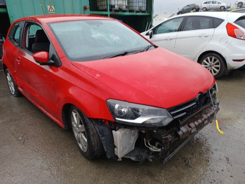 2013 VOLKSWAGEN POLO