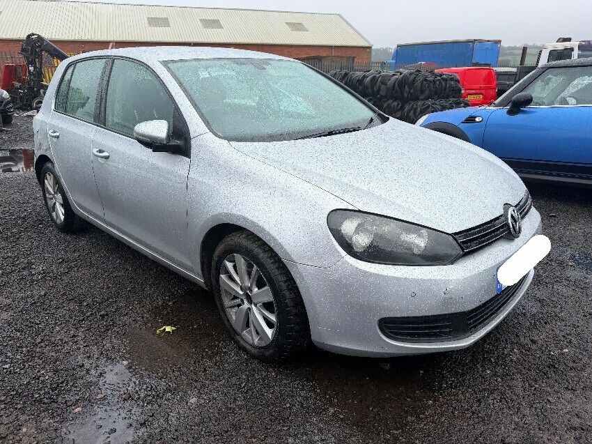 2011 VOLKSWAGEN GOLF