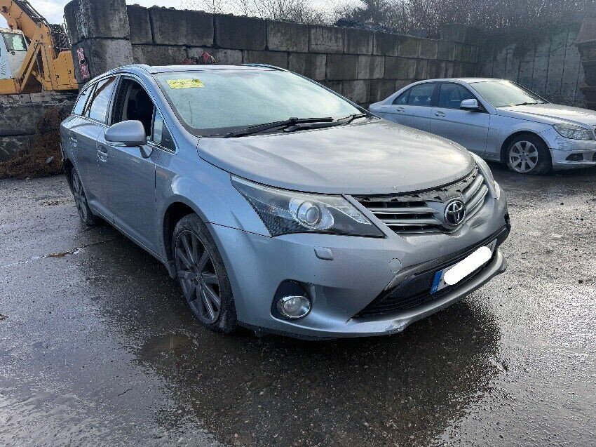 2012 TOYOTA AVENSIS
