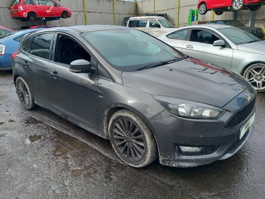 2016 FORD FOCUS