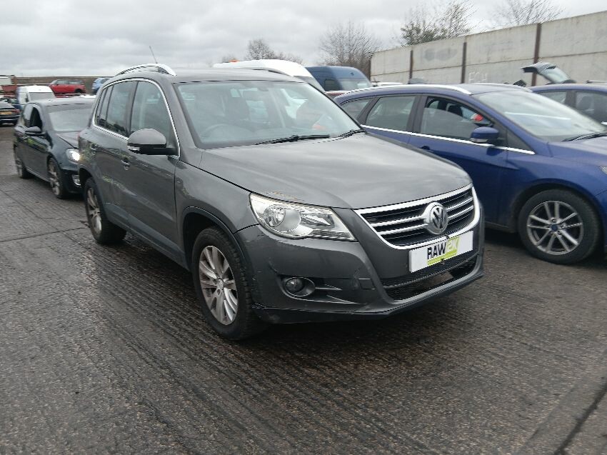 2011 VOLKSWAGEN TIGUAN