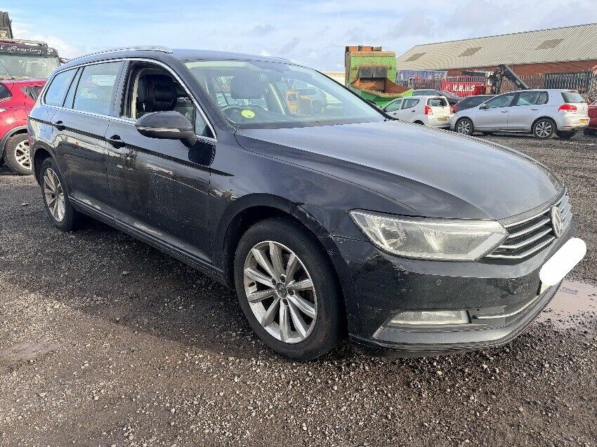 2015 VOLKSWAGEN PASSAT