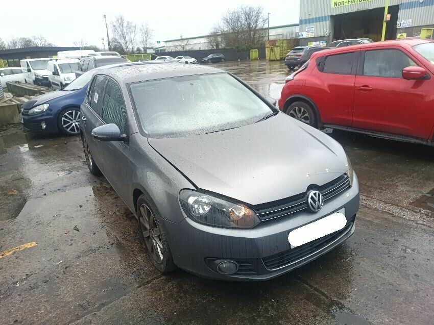 2011 VOLKSWAGEN GOLF