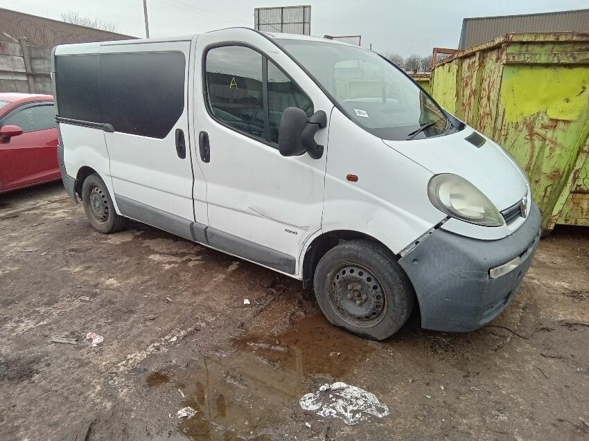 2005 VAUXHALL VIVARO
