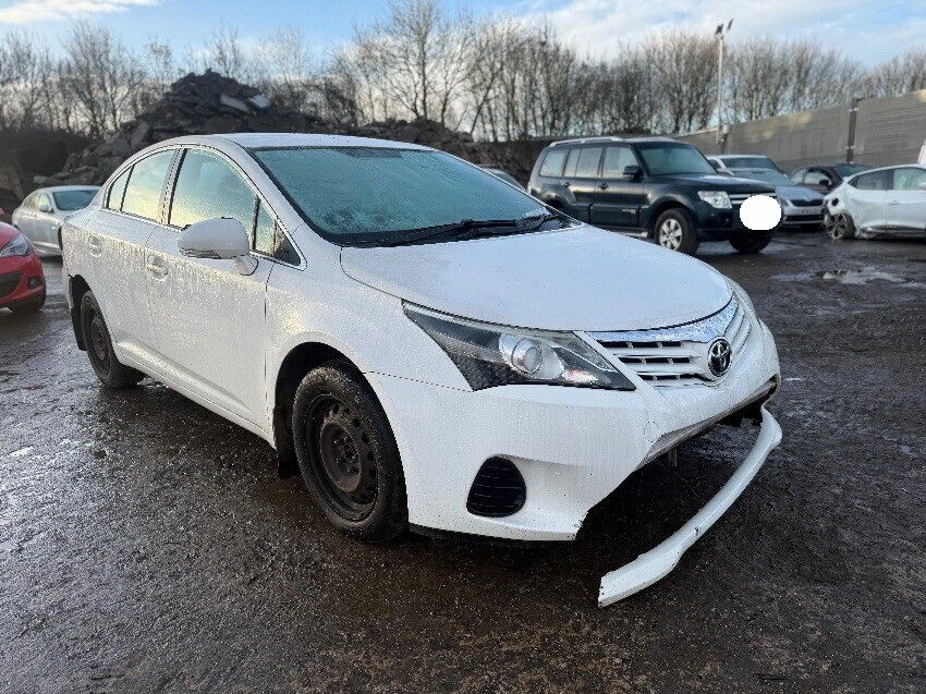 2014 TOYOTA AVENSIS