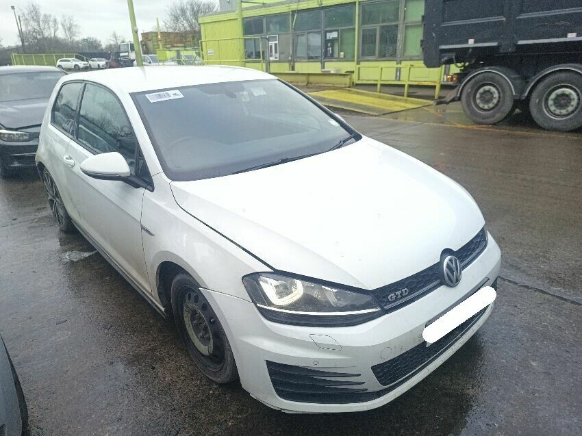 2016 VOLKSWAGEN GOLF